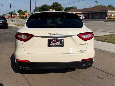 Used 2017 Maserati Levante AWD/4WD image 8