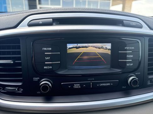 Used 2016 Kia Sorento LX w/ LX Convenience Package image 9