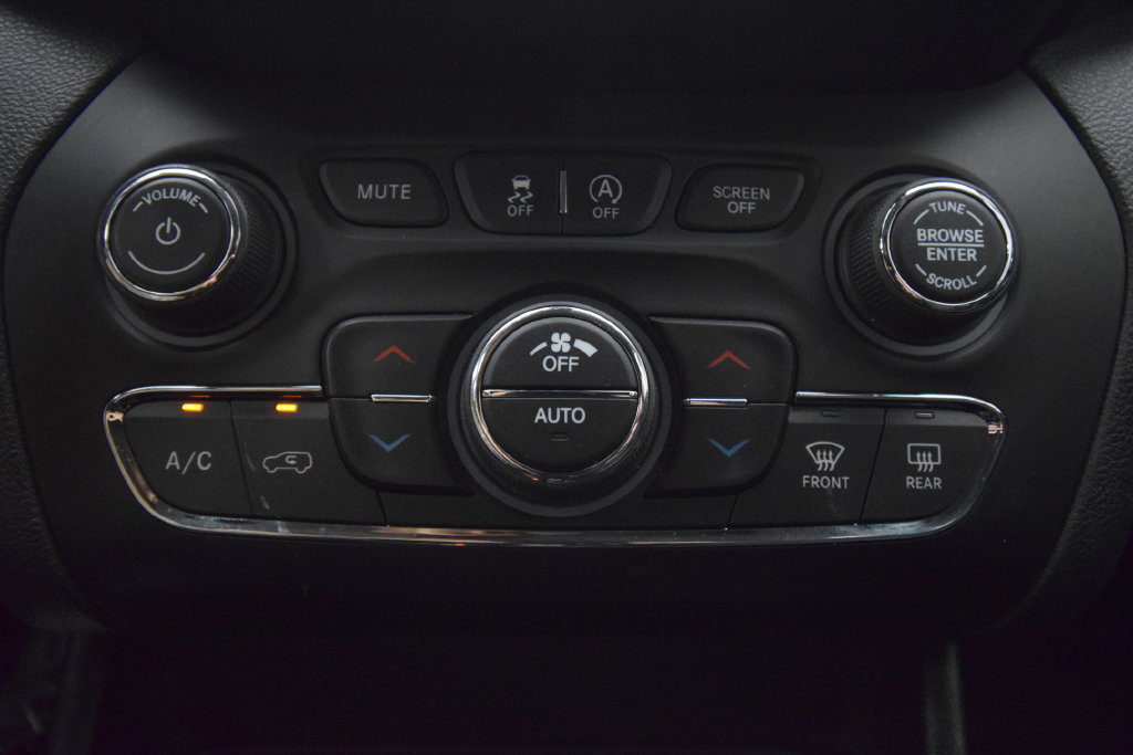 Used 2022 Jeep Cherokee Latitude Lux FWD image 28