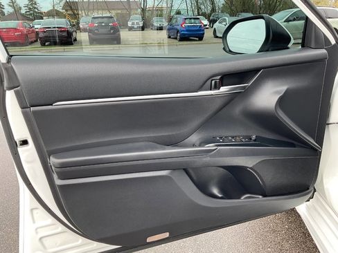 Used 2019 Toyota Camry SE FWD image 30