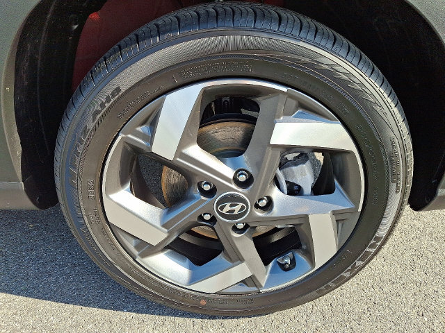 Used 2025 Hyundai Venue Limited FWD image 9
