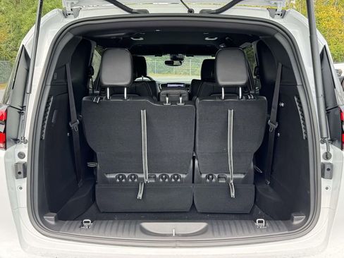 New 2026 Chrysler Pacifica Select image 30