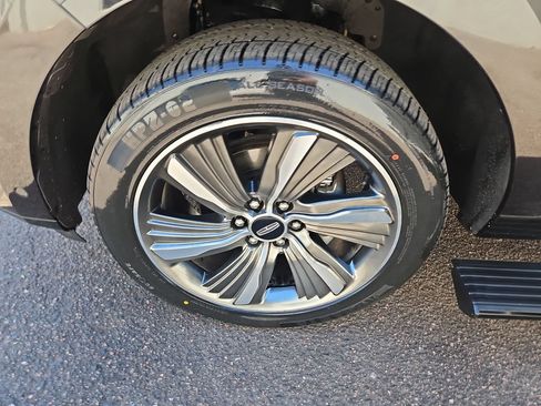 Used 2019 Lincoln Navigator L Reserve AWD/4WD image 27
