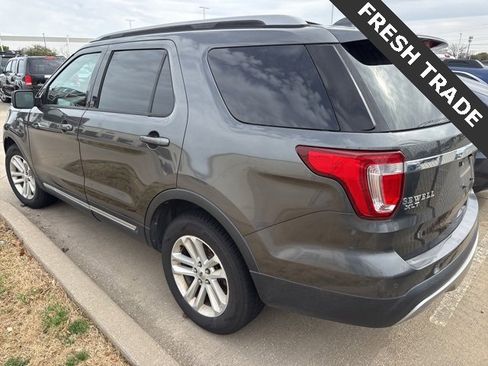 Used 2017 Ford Explorer XLT w/ Equipment Group 202A image 5