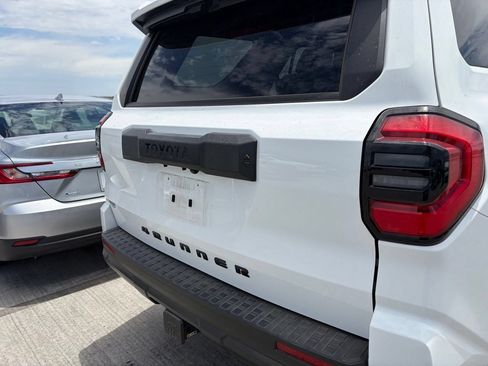 Used 2025 Toyota 4Runner SR5 AWD/4WD image 4