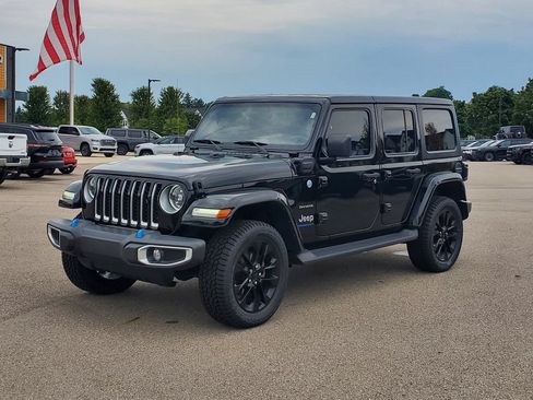 Used 2023 Jeep Wrangler Unlimited Sahara w/ Cold Weather Group AWD/4WD image 2