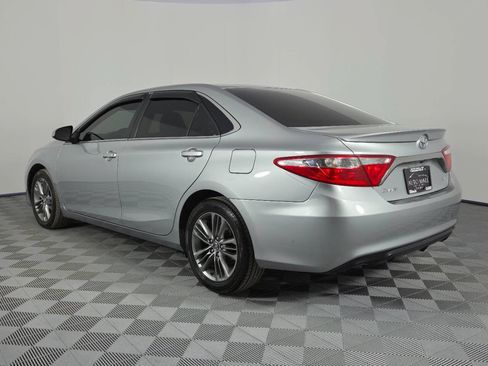 Used 2016 Toyota Camry SE w/ Moonroof Package FWD image 5