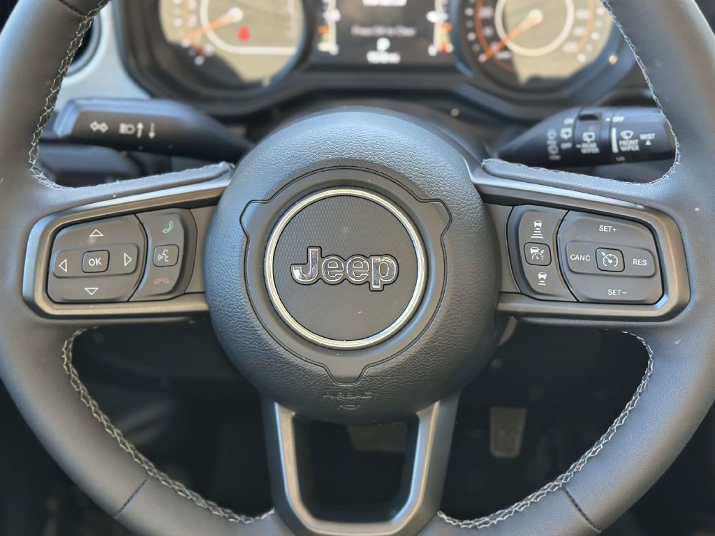 Used 2025 Jeep Wrangler Unlimited Sport AWD/4WD image 18