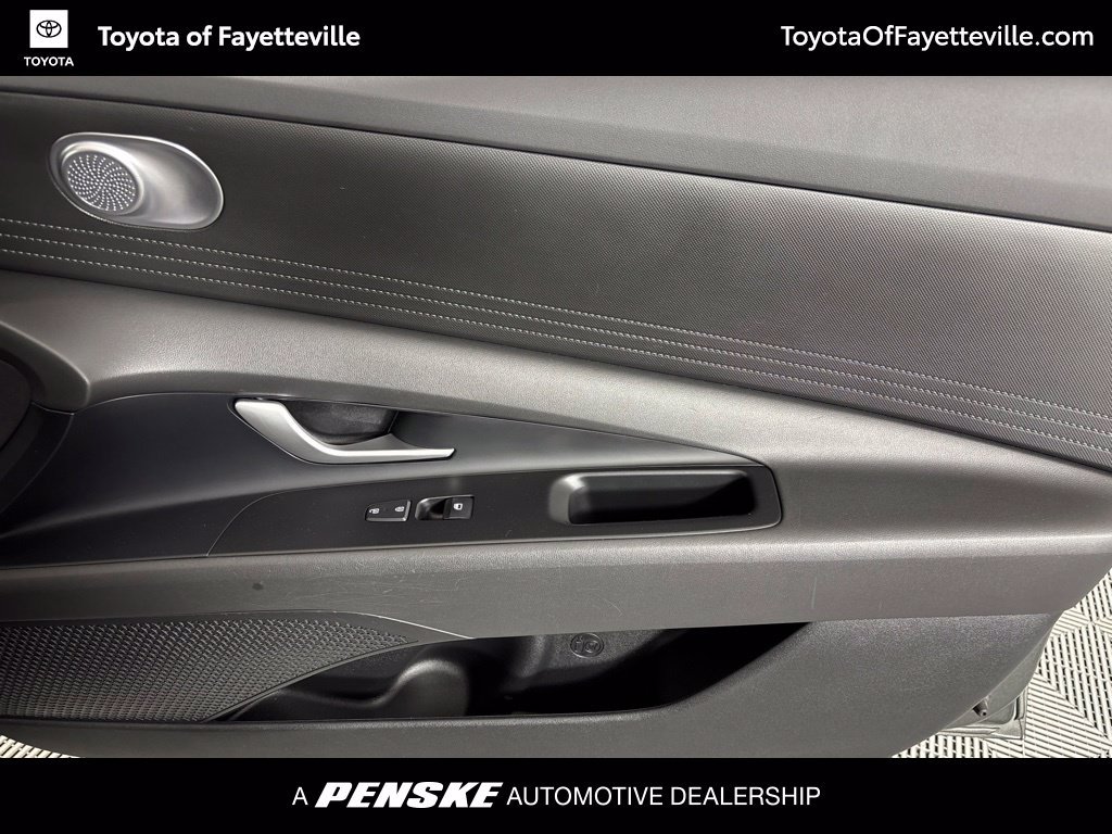 Used 2024 Hyundai Elantra SEL FWD image 9