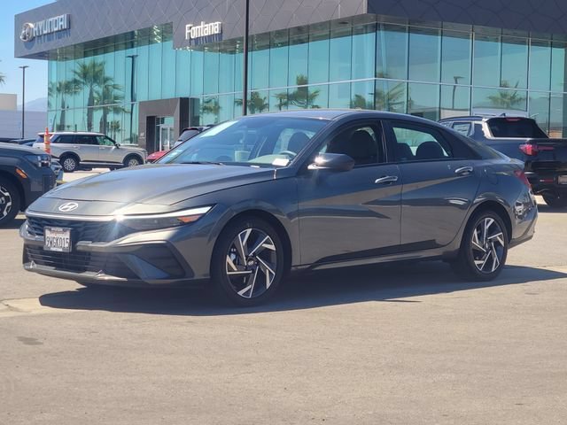 Certified 2025 Hyundai Elantra SEL FWD image 2