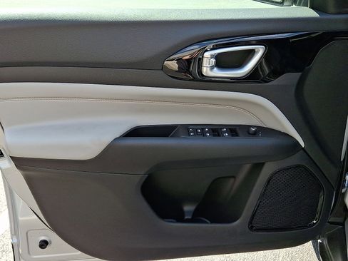 New 2026 Jeep Compass Limited image 8