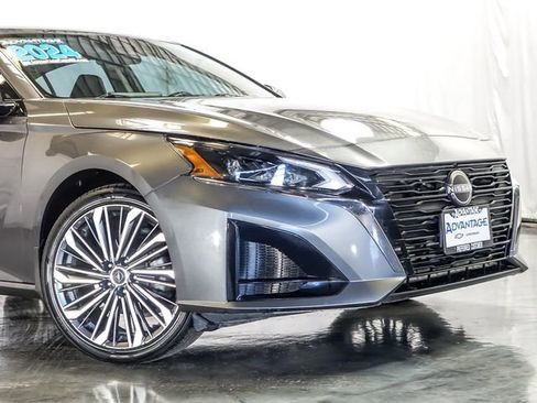 Used 2024 Nissan Altima 2.5 SL AWD/4WD image 3