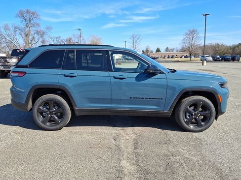 New 2026 Jeep Grand Cherokee Limited w/ Limited Altitude Package AWD/4WD image 9