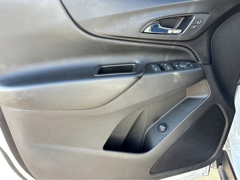 Used 2021 Chevrolet Equinox LT FWD image 17