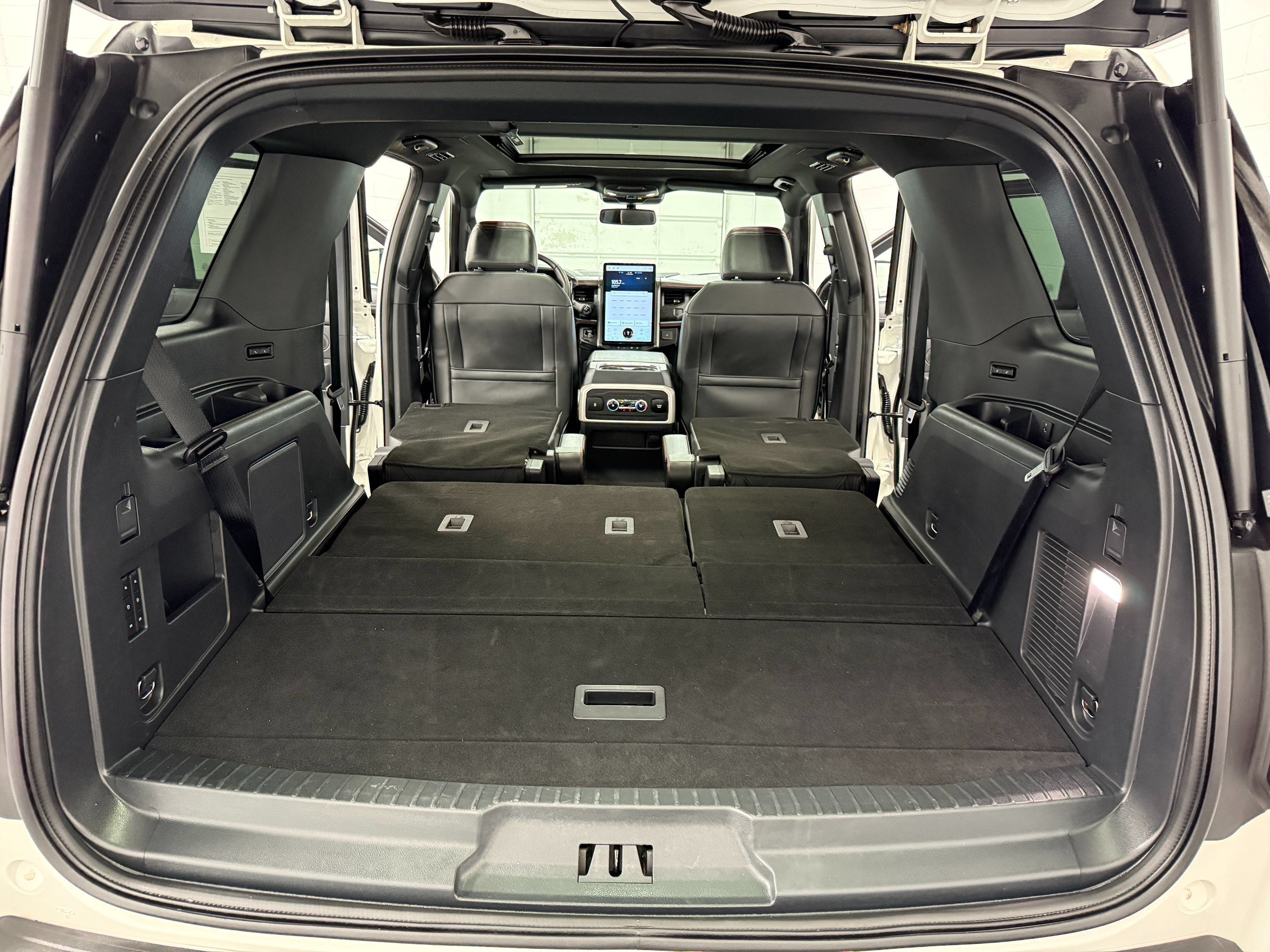 Used 2023 Ford Expedition Limited AWD/4WD image 38