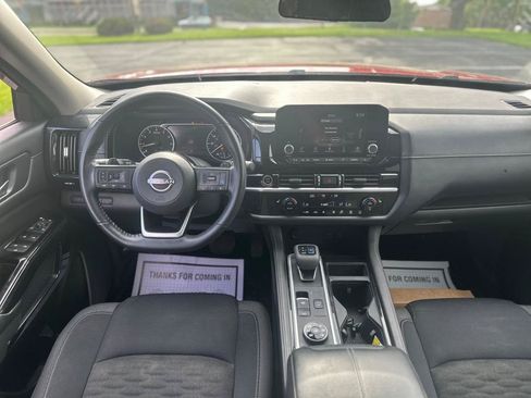 Used 2022 Nissan Pathfinder SV AWD/4WD image 9