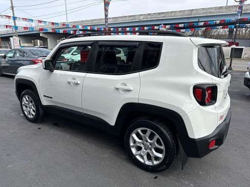 Used 2018 Jeep Renegade Latitude image 6