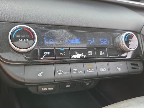 Used 2021 Hyundai Elantra SEL w/ Convenience + Premium Package image 25