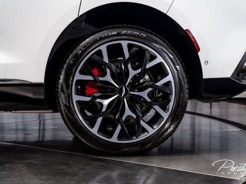 Used 2021 Aston Martin DBX image 12