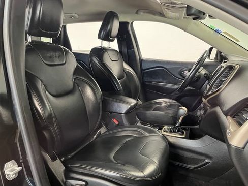 Used 2017 Jeep Cherokee Limited FWD image 10
