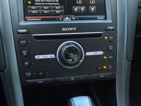 Used 2016 Ford Fusion Titanium AWD/4WD image 18