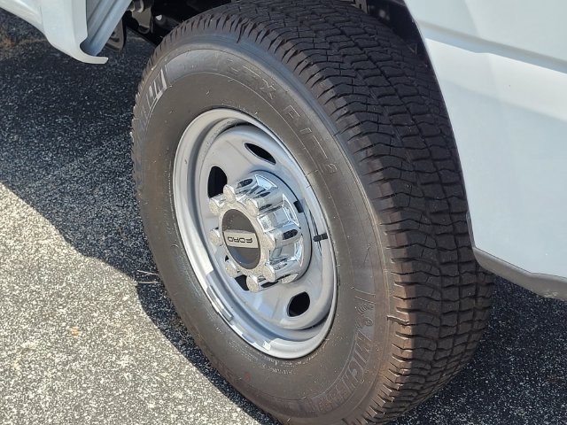 New 2026 Ford F250 XL w/ FX4 Off-Road Package AWD/4WD image 6