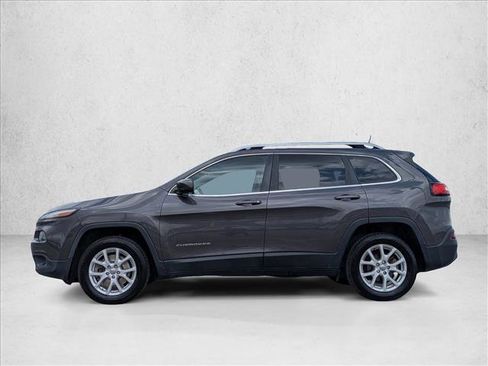 Used 2018 Jeep Cherokee Latitude Plus w/ Comfort/Convenience Group image 9