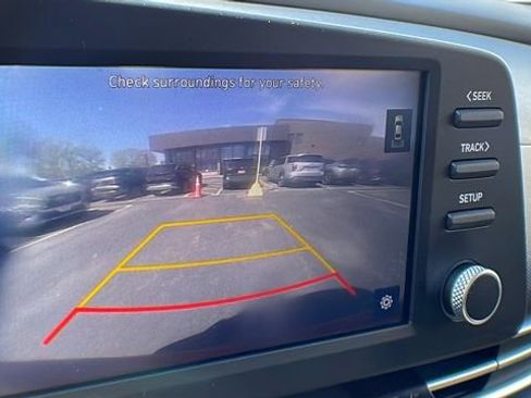 Used 2022 Hyundai Elantra SEL w/ Preferred Accessory Package image 16