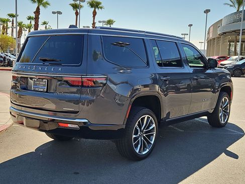 Used 2022 Jeep Wagoneer Series III w/ Premium Group I AWD/4WD image 5