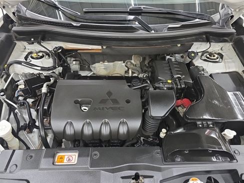 Used 2018 Mitsubishi Outlander SEL image 41