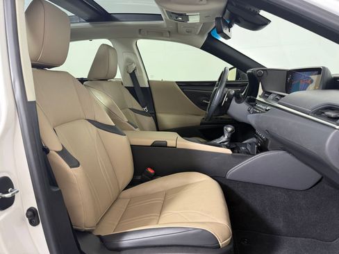 Used 2020 Lexus ES 350 Ultra Luxury w/ Accessory Package 2 image 27