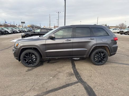 Used 2020 Jeep Grand Cherokee Altitude image 5