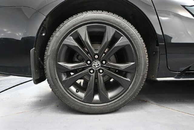 Used 2021 Toyota Sienna XSE FWD image 10
