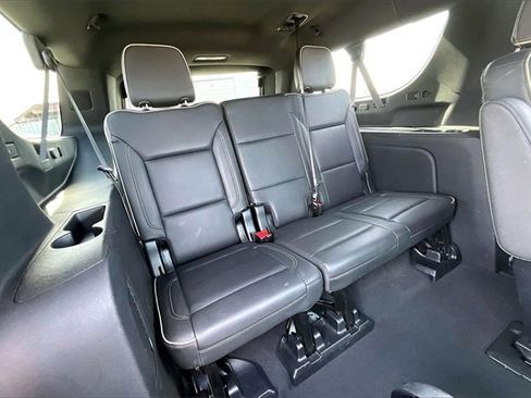 Used 2022 GMC Yukon XL SLT w/ SLT Premium Package image 26