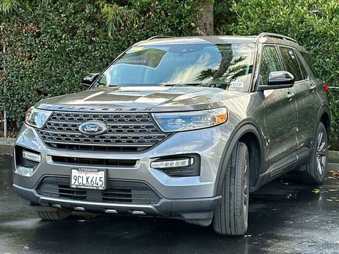 Used 2022 Ford Explorer XLT w/ Equipment Group 202A image 2