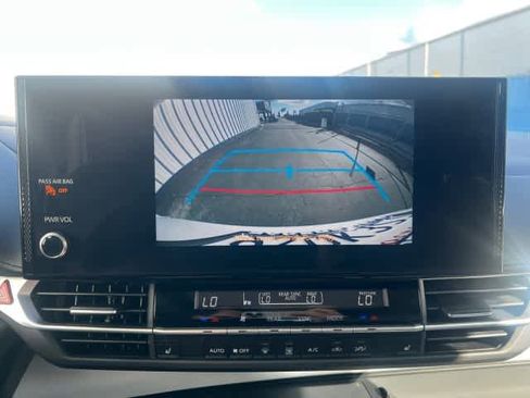 Used 2025 Toyota Sienna XLE w/ XLE Plus Package image 34