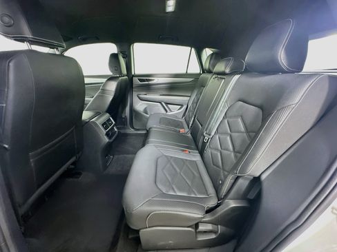 Used 2024 Volkswagen Atlas Cross Sport SE FWD image 29