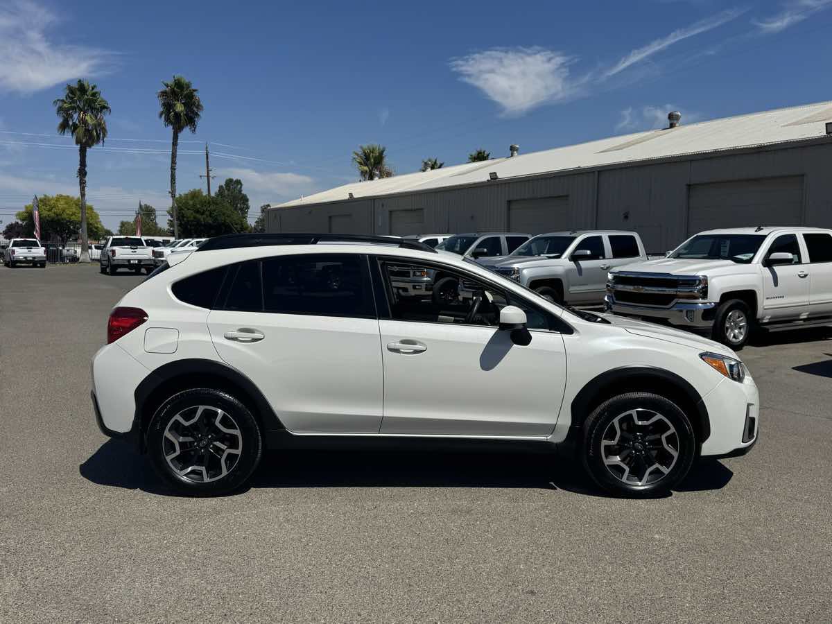 Used 2017 Subaru Crosstrek 2.0i Premium w/ Moonroof Package AWD/4WD image 11