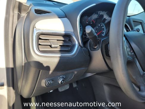 Used 2021 Chevrolet Equinox LS w/ LS Convenience Package image 18