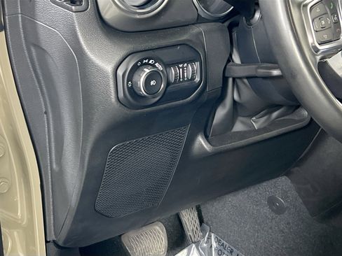 Used 2022 Jeep Wrangler Unlimited Sahara image 10