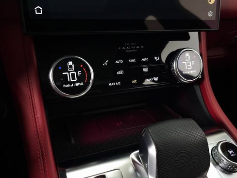 Used 2022 Jaguar F-PACE SVR image 35