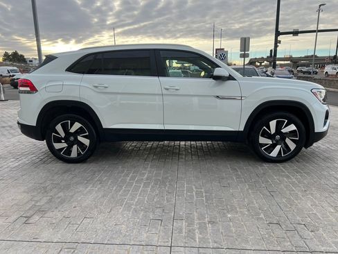 Certified 2025 Volkswagen Atlas Cross Sport SE image 8