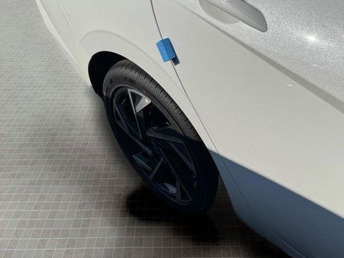 New 2026 Hyundai Elantra Limited FWD image 12