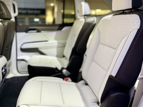 Used 2024 GMC Acadia Denali w/ Super Cruise Package image 17