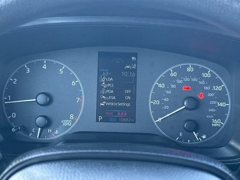 Used 2025 Toyota Corolla LE image 28