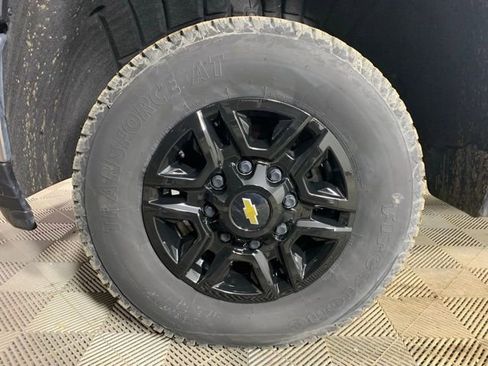 Used 2025 Chevrolet Silverado 2500 LT w/ Convenience Package image 33