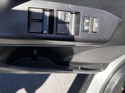Used 2018 Toyota RAV4 XLE AWD/4WD image 18