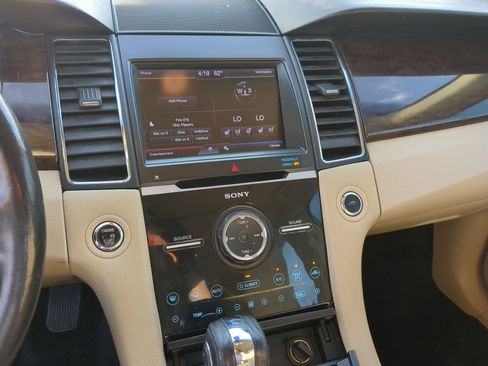 Used 2013 Ford Taurus Limited image 17