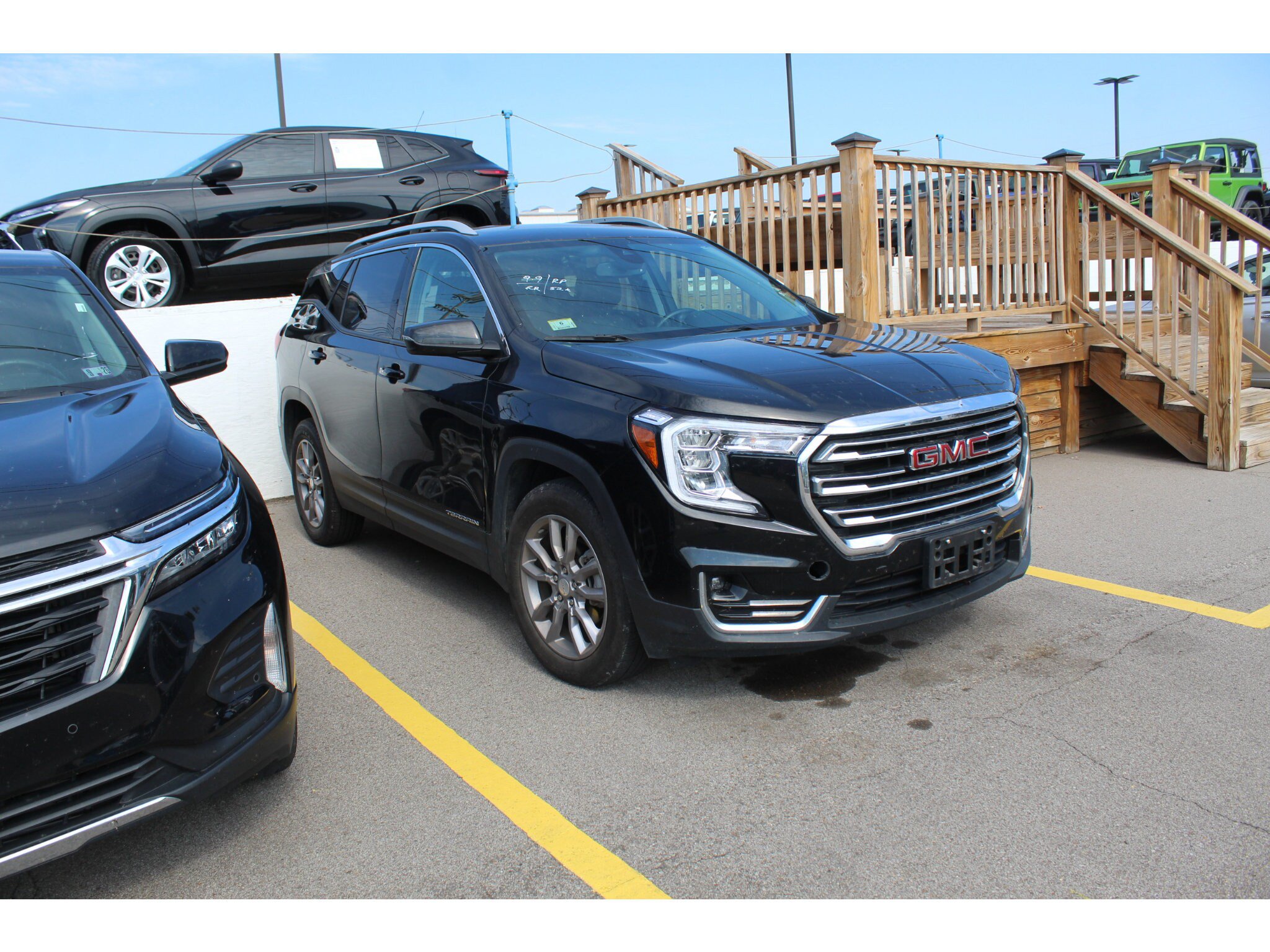 Used 2024 GMC Terrain SLT AWD/4WD image 3