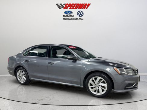 Used 2018 Volkswagen Passat 2.0T SE FWD image 3